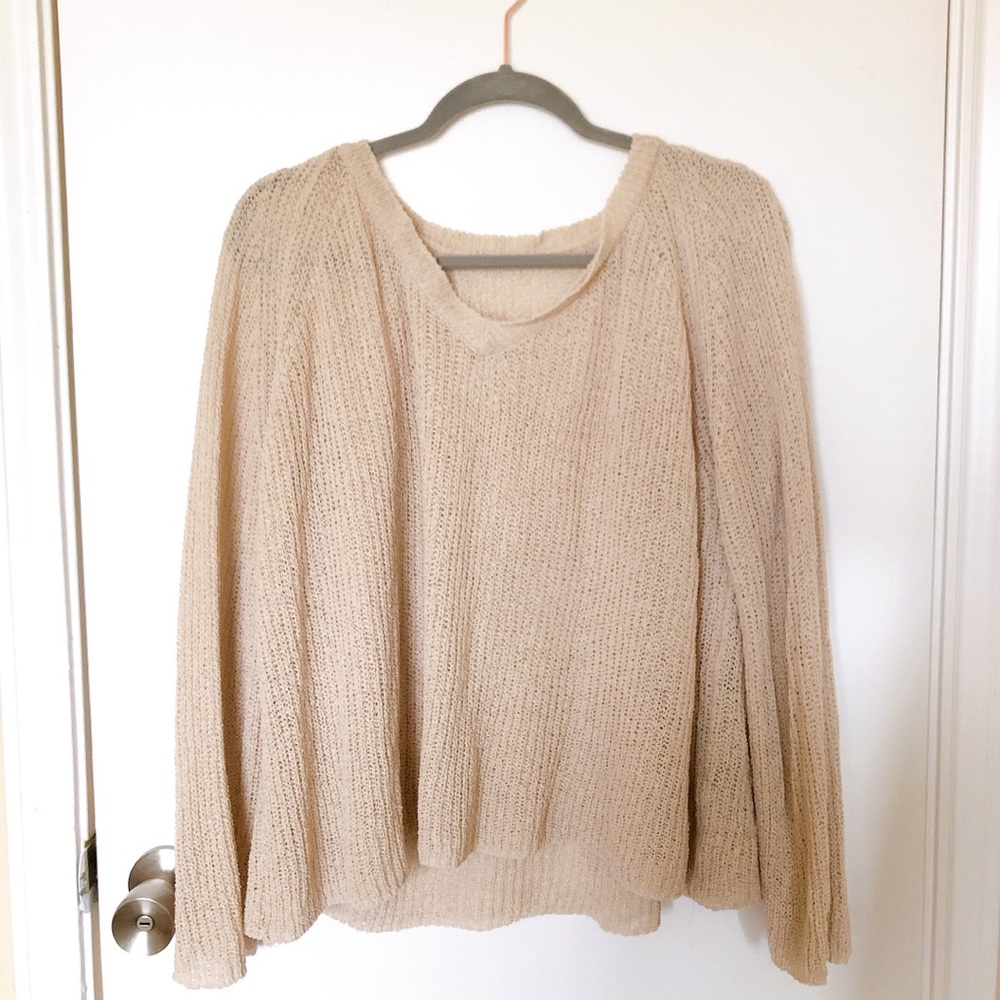 Extended Sleeve Loose-Fit Knit Top